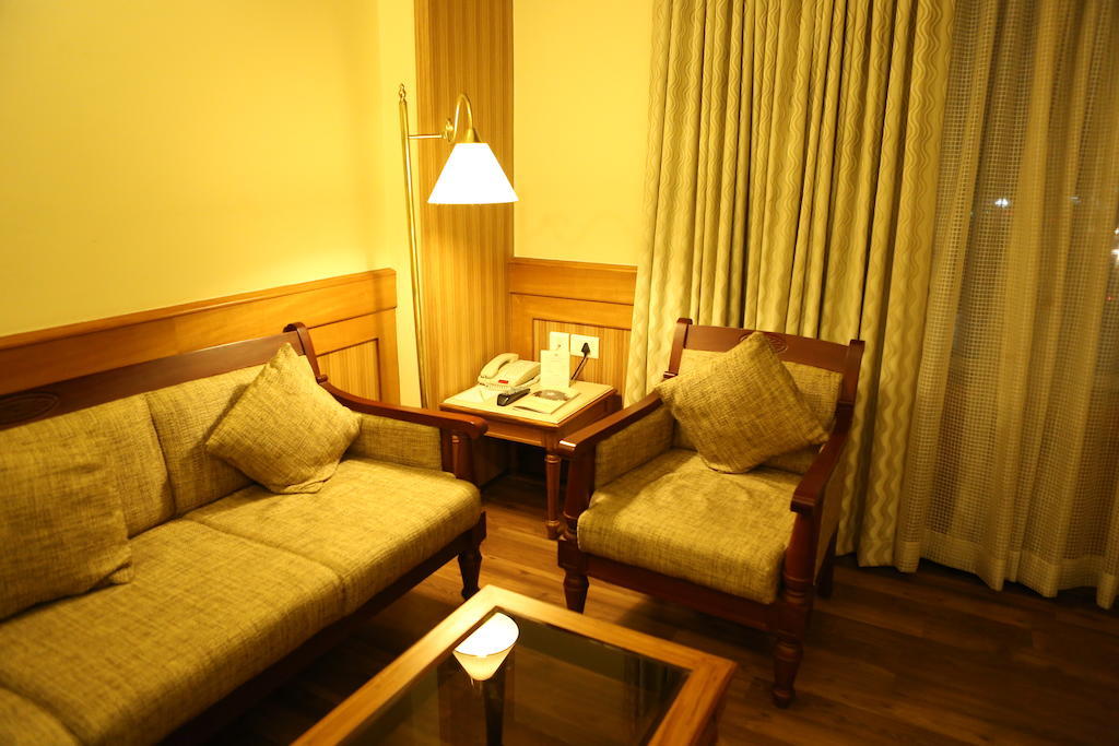 Hotel Airlink Castle Nedumbassery Exterior photo