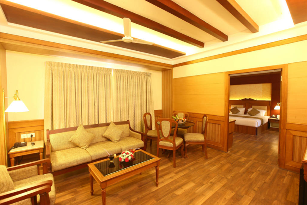 Hotel Airlink Castle Nedumbassery Exterior photo