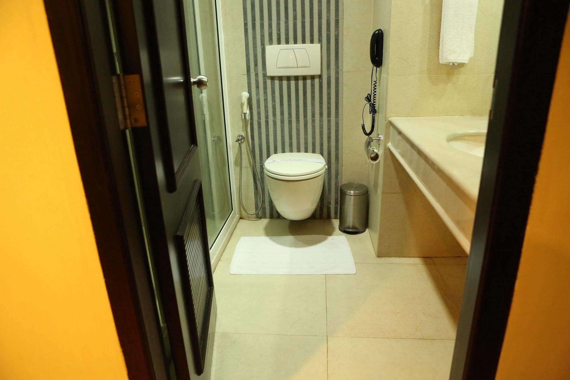 Hotel Airlink Castle Nedumbassery Exterior photo