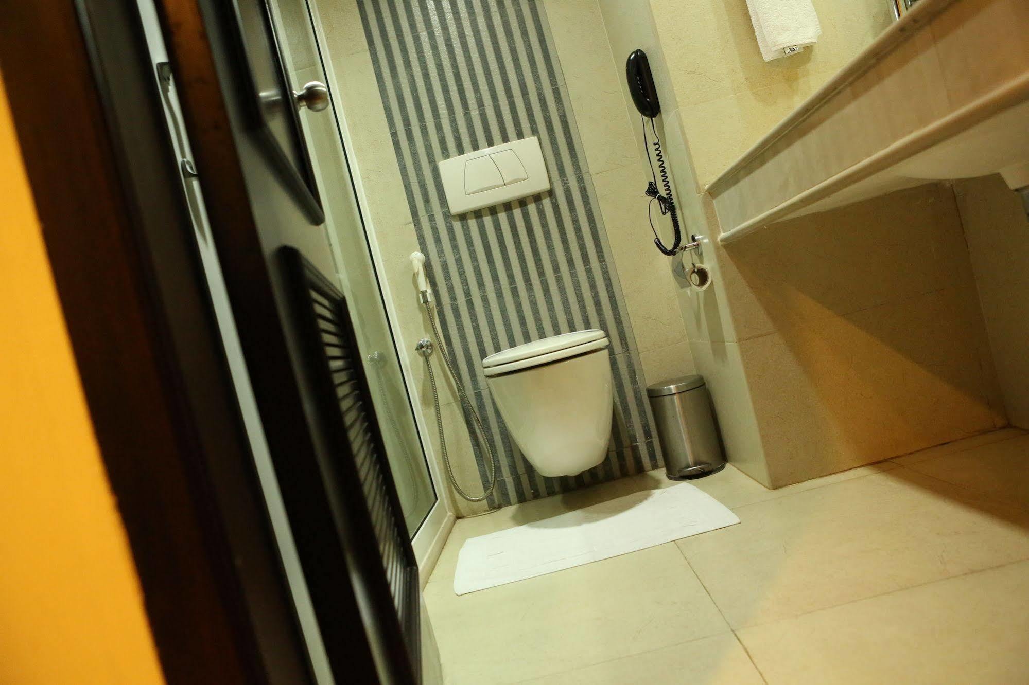Hotel Airlink Castle Nedumbassery Exterior photo