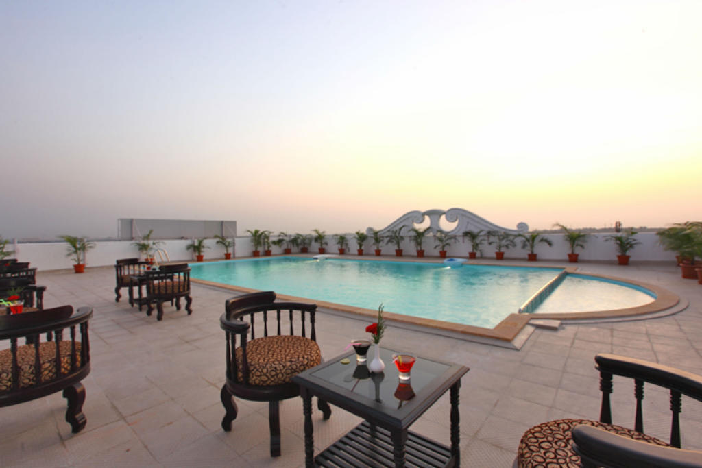 Hotel Airlink Castle Nedumbassery Exterior photo